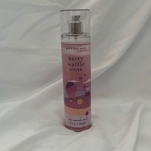 berry waffle cone spray